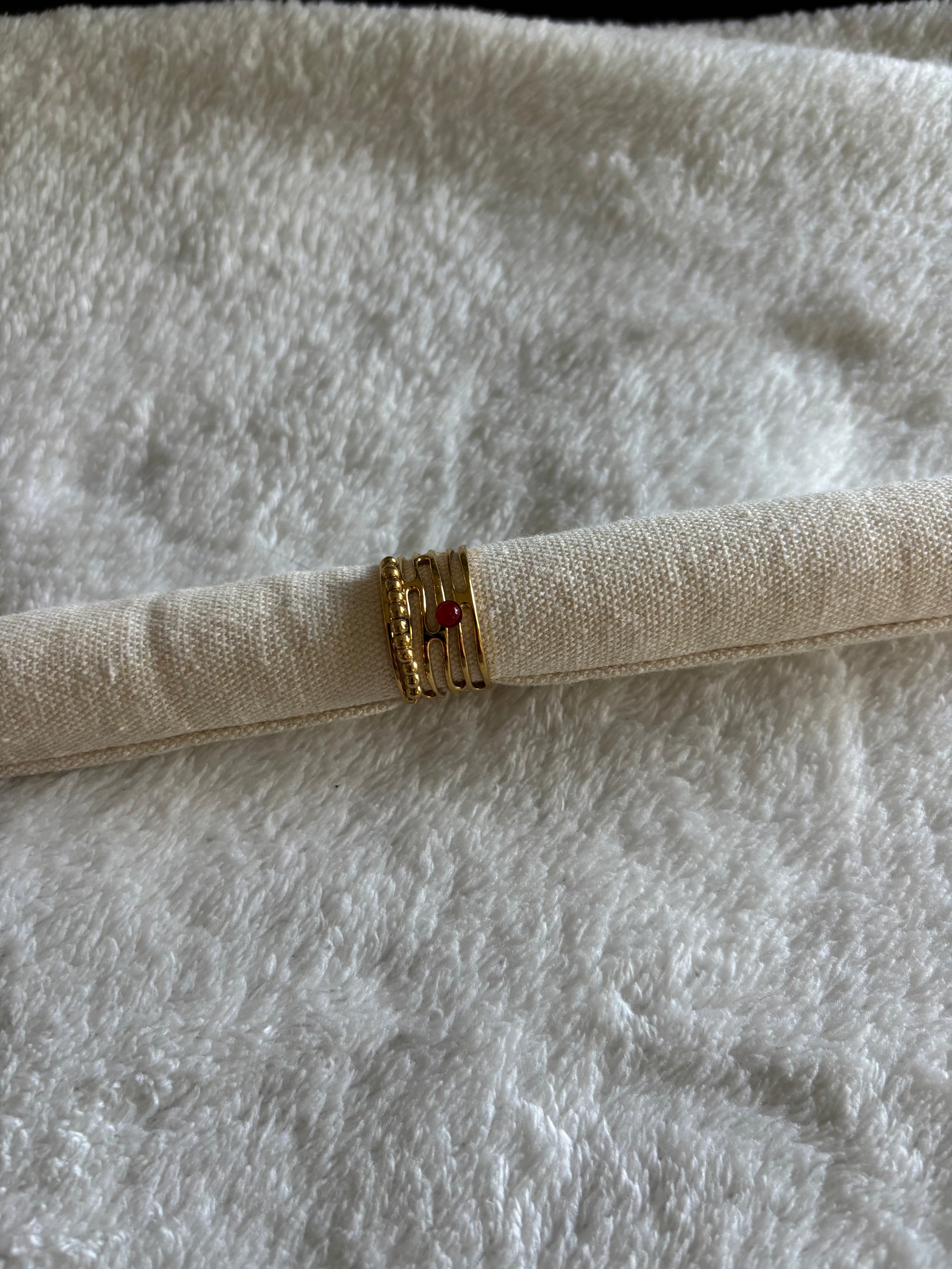Bague ajustable Raffinée avec Perle Rouge