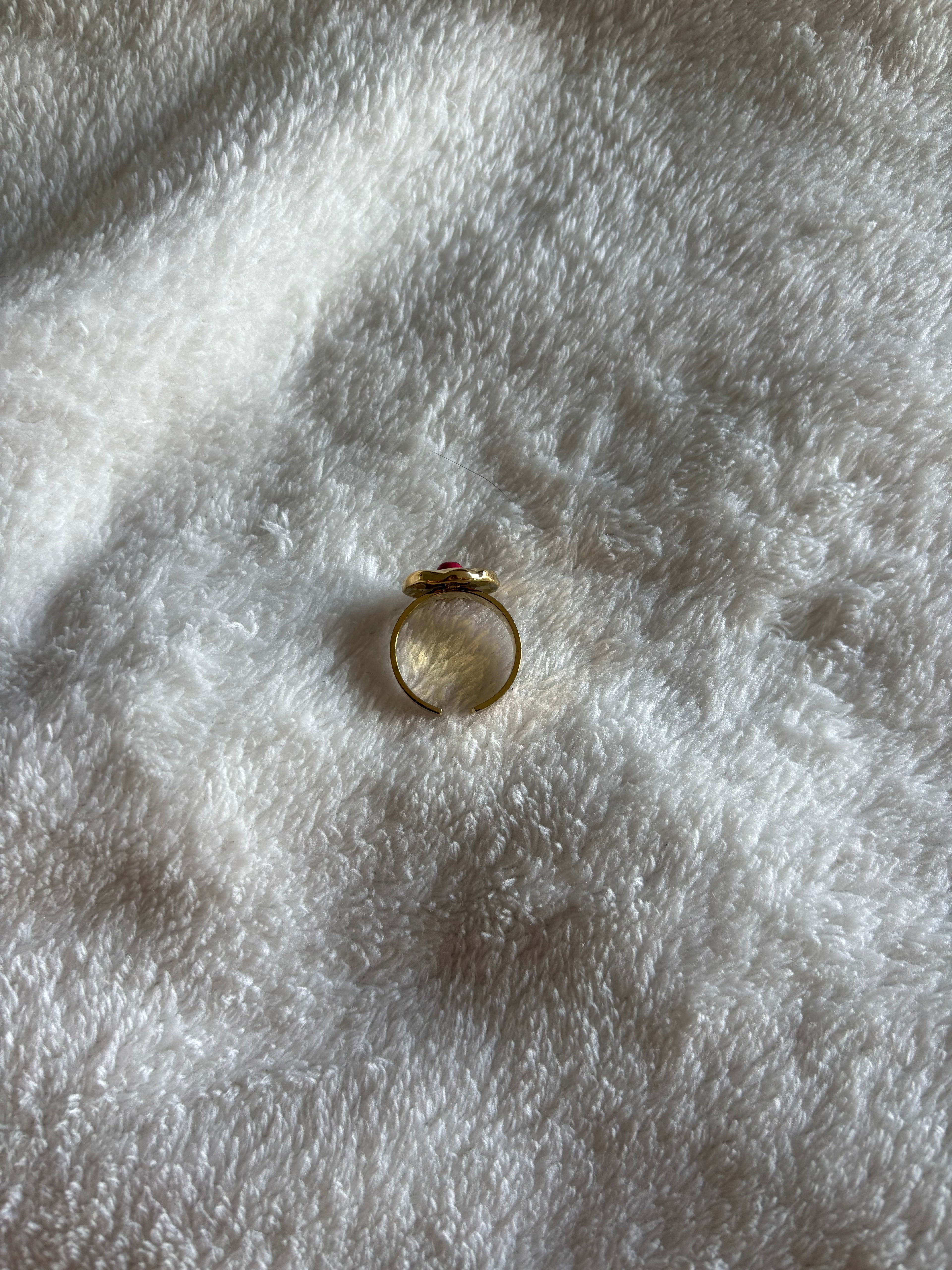 Bague ajustable Raffinée à Perle Rouge