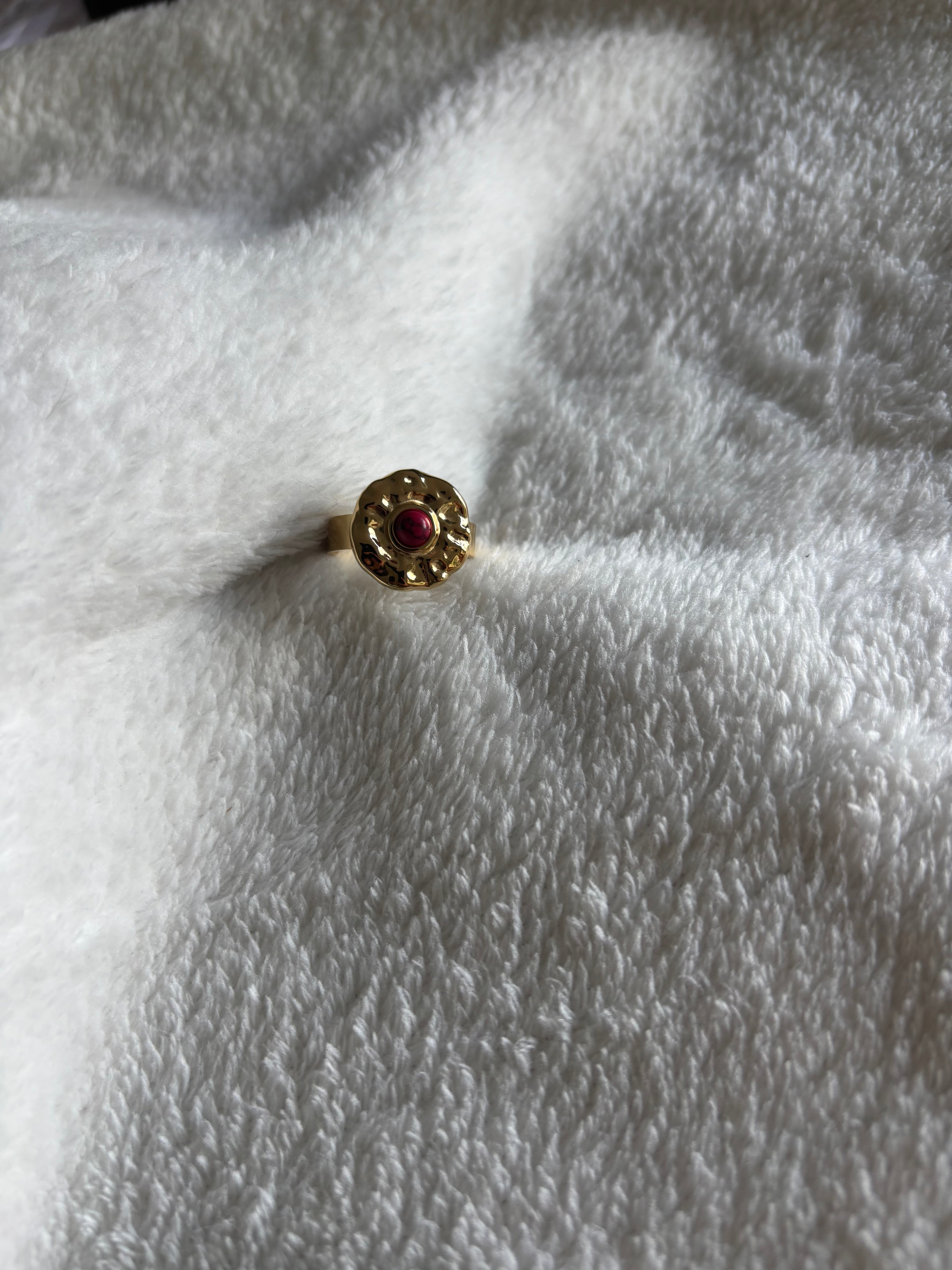 Bague ajustable Raffinée à Perle Rouge