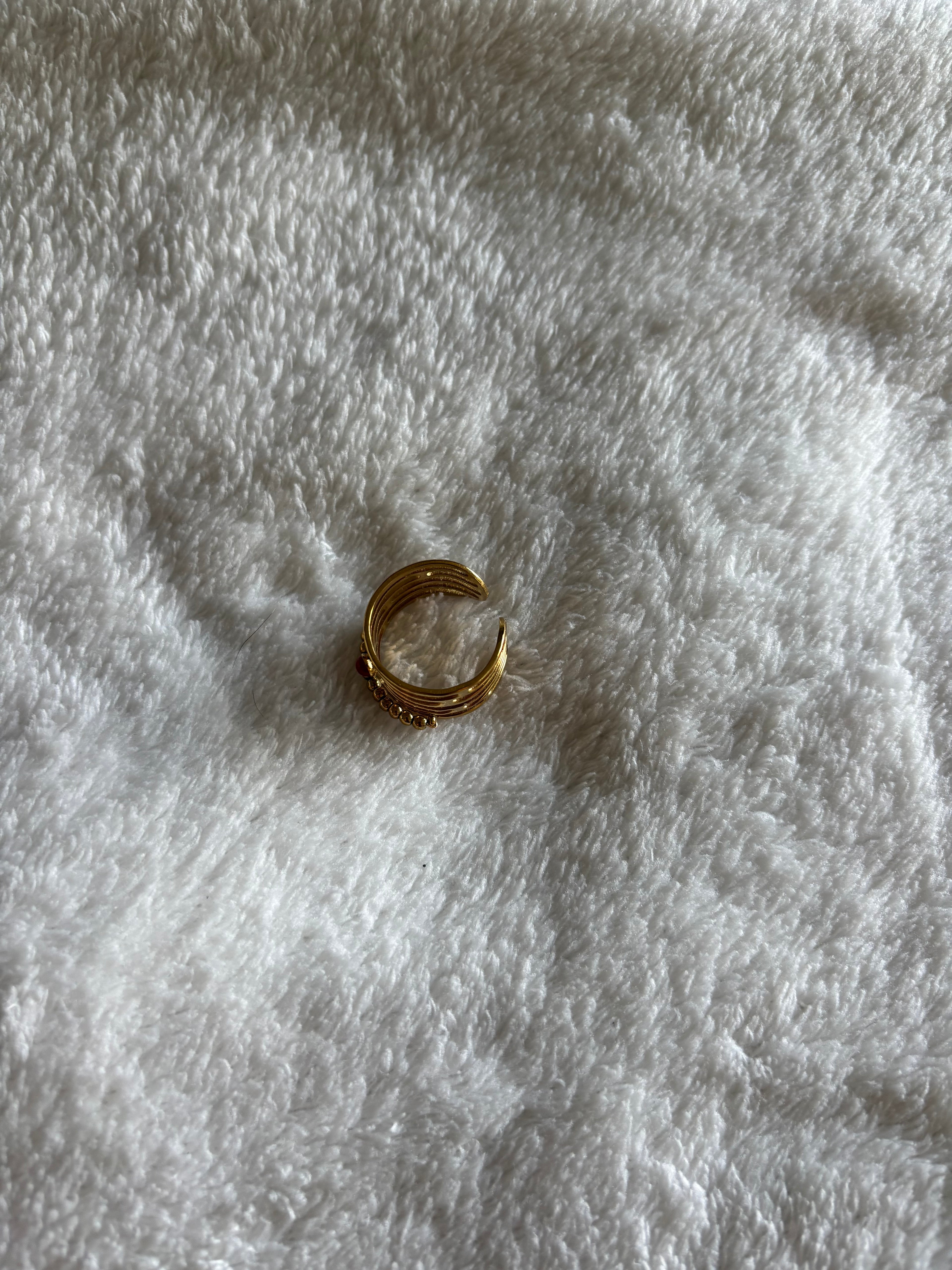 Bague ajustable Raffinée avec Perle Rouge