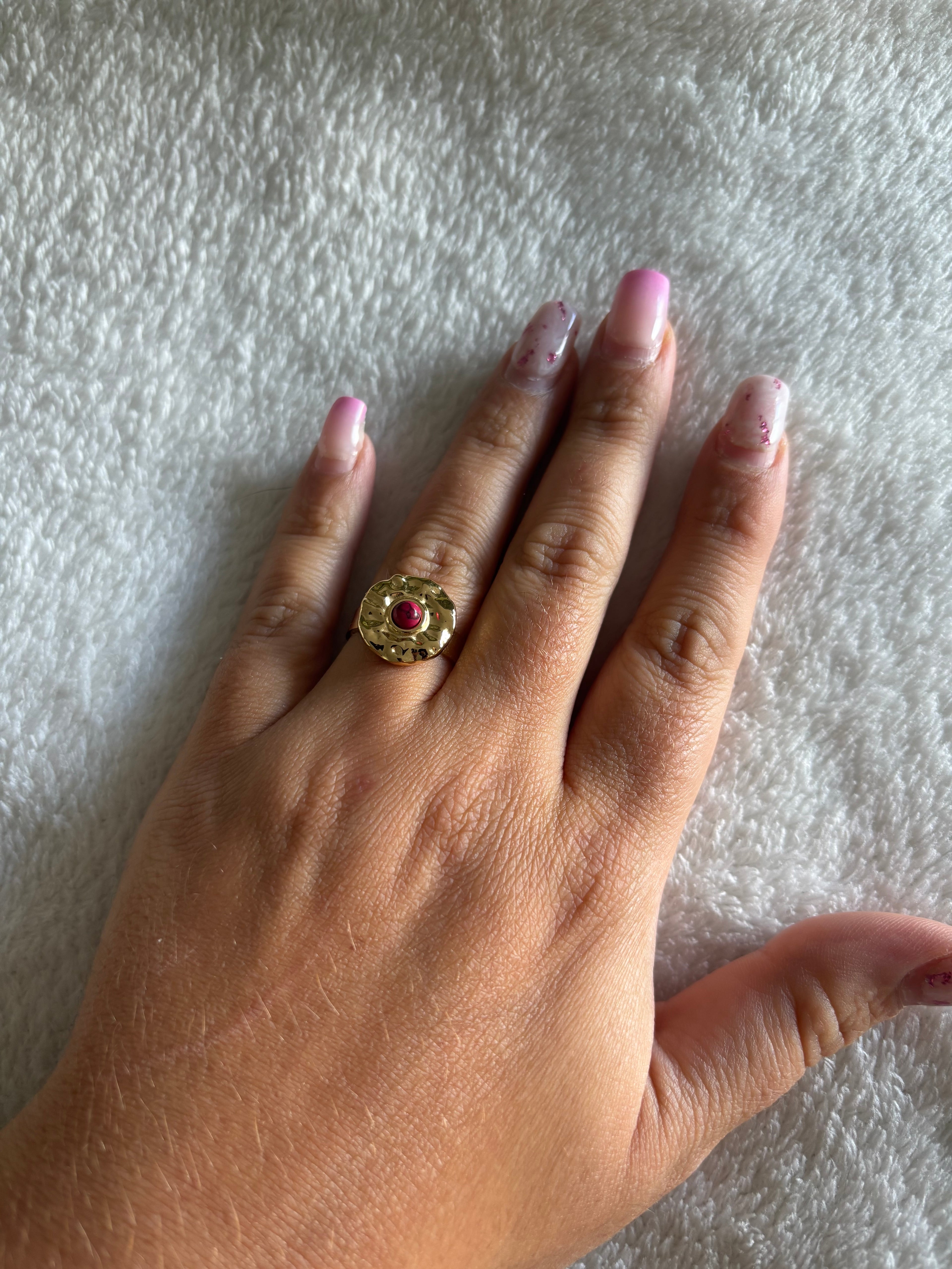 Bague ajustable Raffinée à Perle Rouge