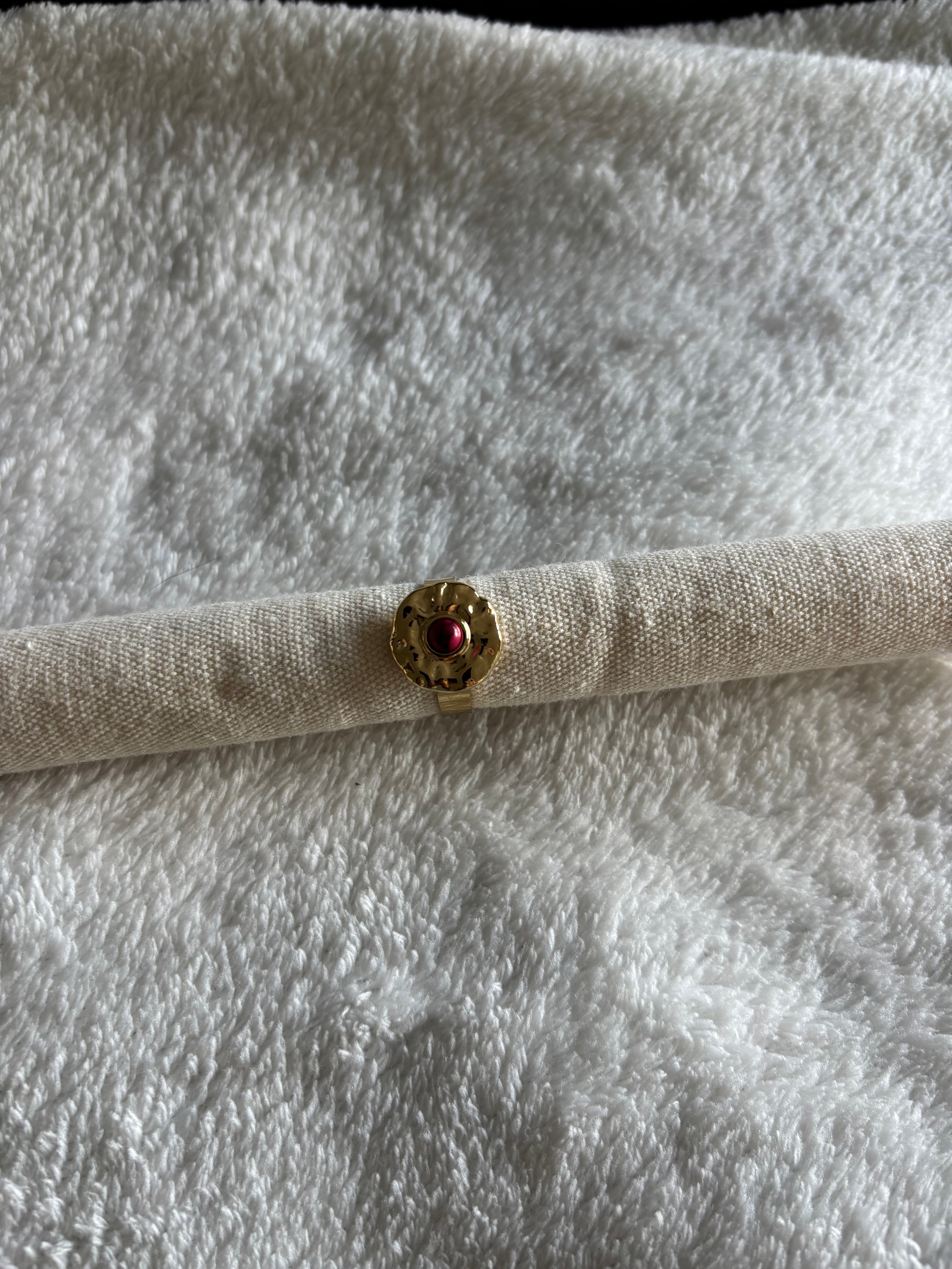 Bague ajustable Raffinée à Perle Rouge