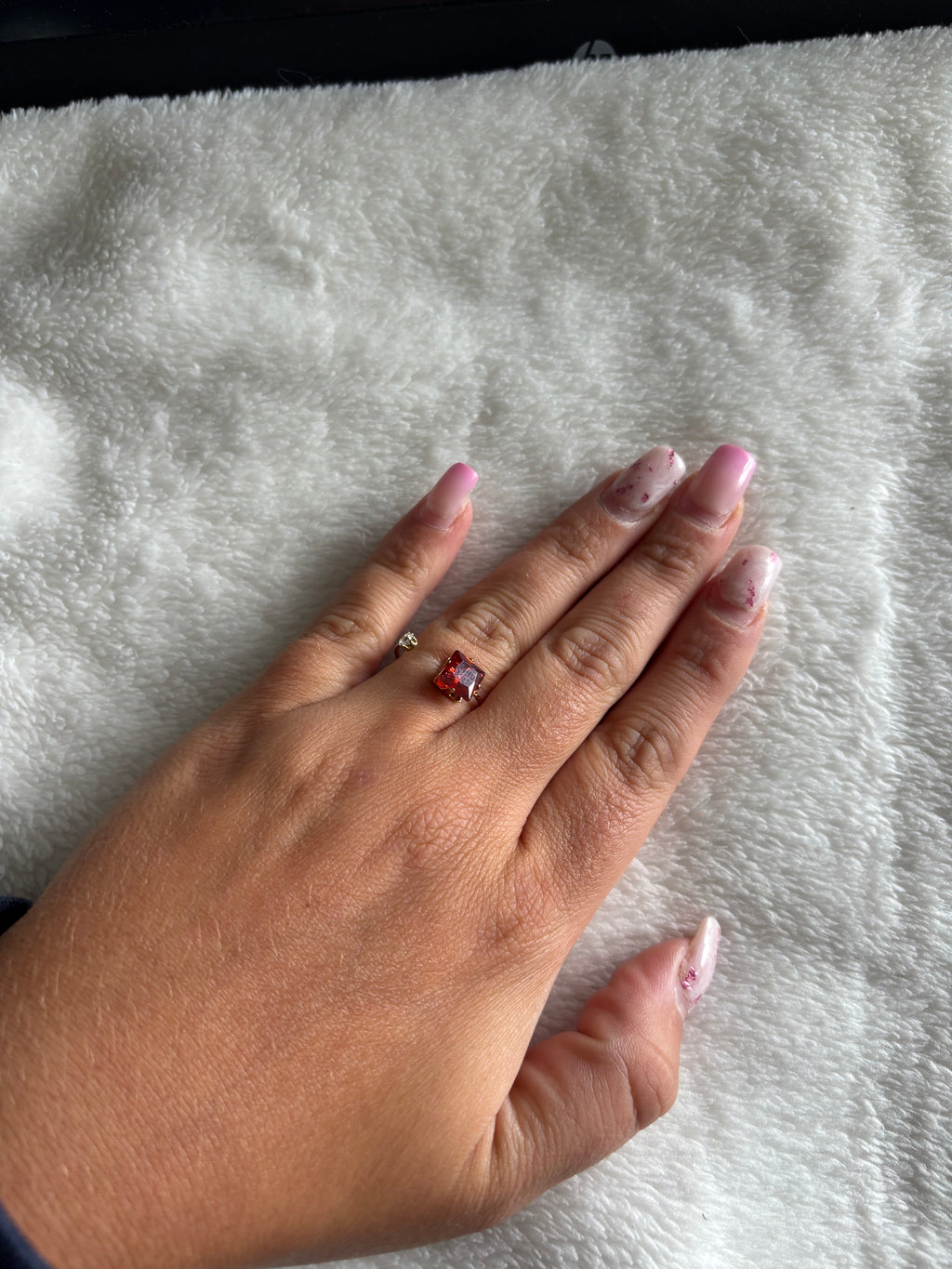 Bague Ajustable Ouverte Diamant Carré Rouge