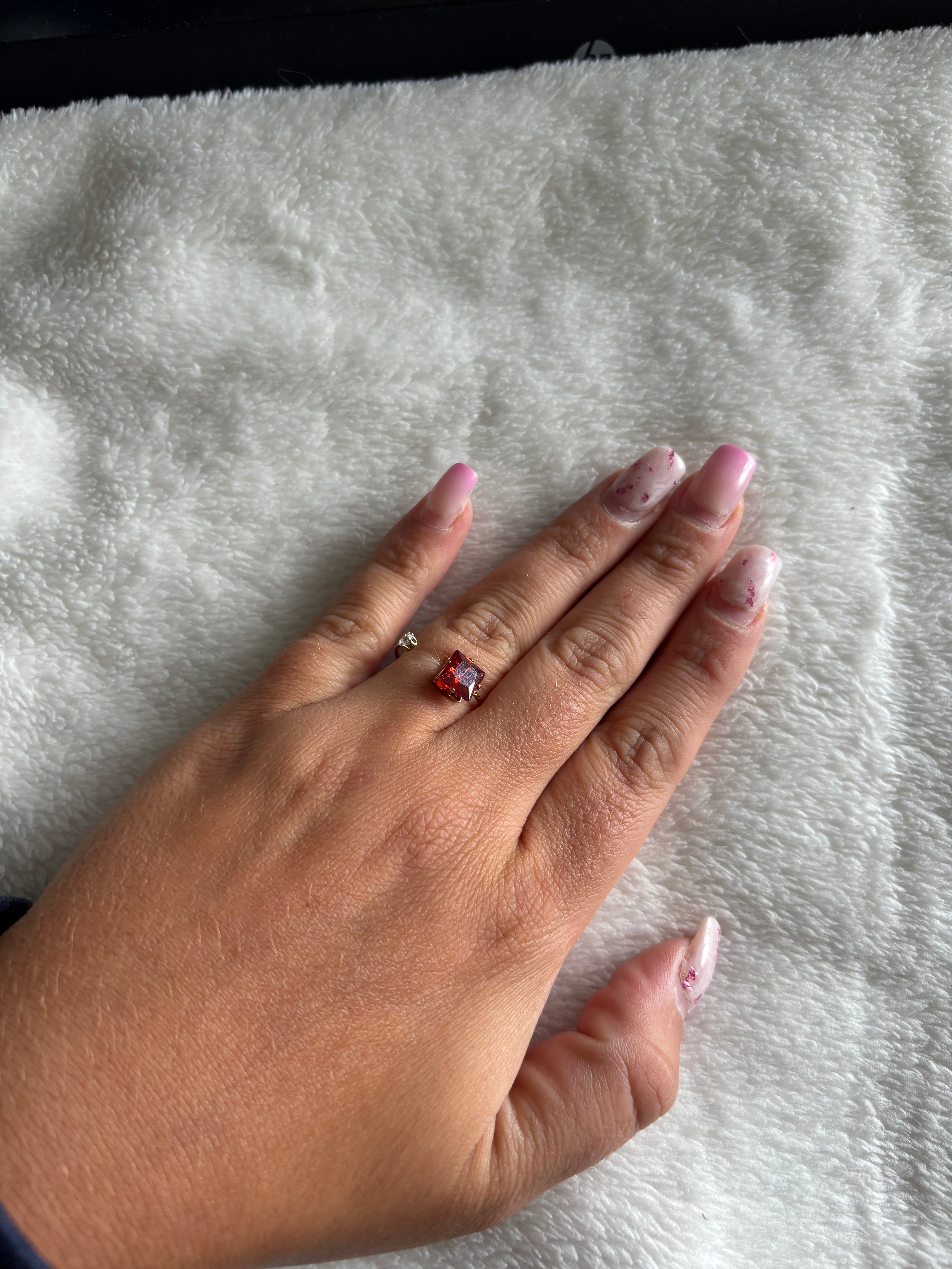 Bague Ajustable Ouverte Diamant Carré Rouge