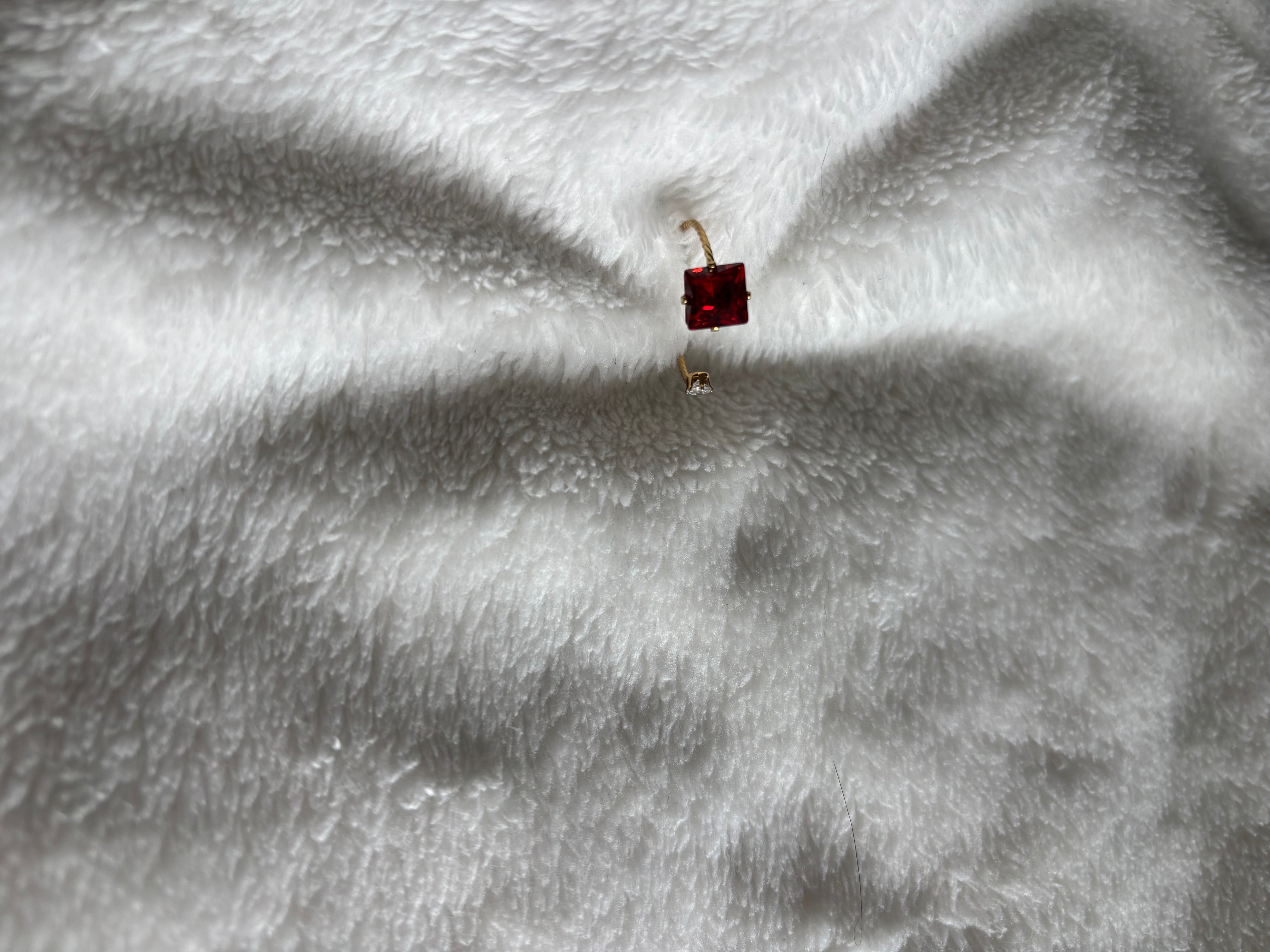 Bague Ajustable Ouverte Diamant Carré Rouge
