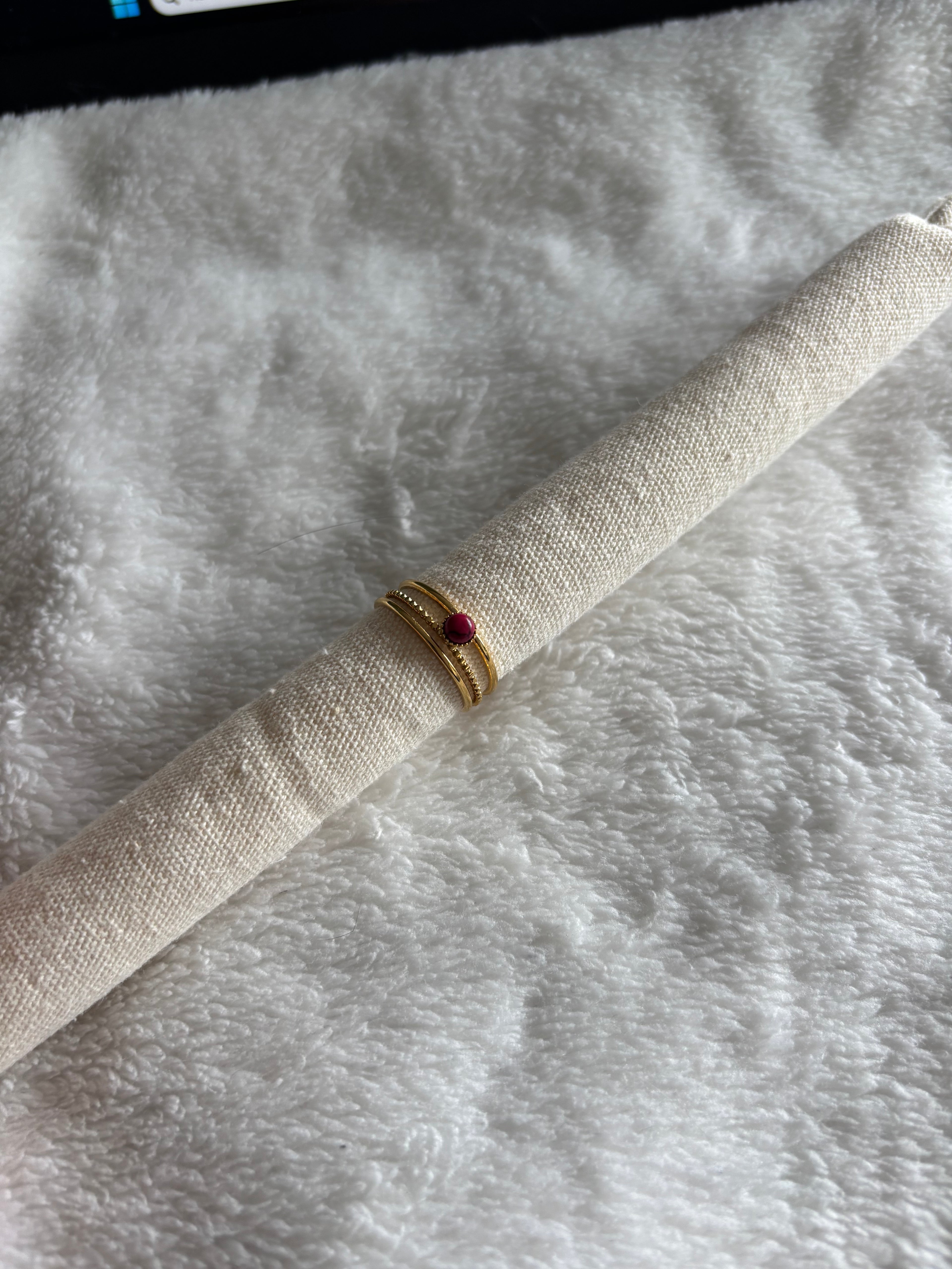 Bague Ajustable Petite Pierre Rouge